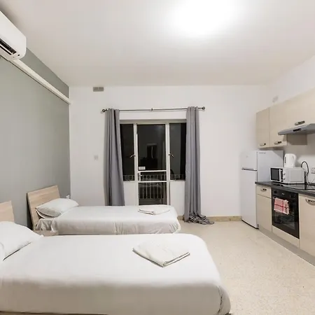 Spacious Num1 House In Swieqi - Sleeps 18 W/wifi By 360 Estates