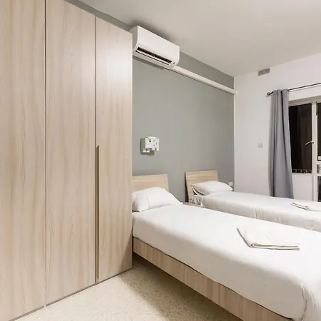 Spacious Num1 House In Swieqi - Sleeps 18 W/wifi By 360 Estates Lägenhet *