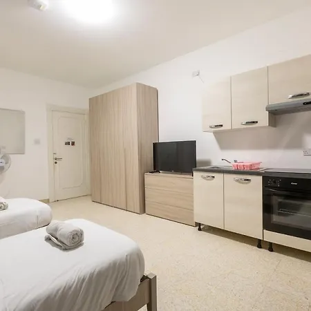 Spacious Num1 House In Swieqi - Sleeps 18 W/wifi By 360 Estates Appartement Is-Swieqi
