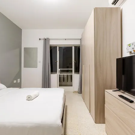 Spacious Num1 House In Swieqi - Sleeps 18 W/wifi By 360 Estates Appartement
