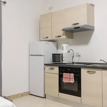 Spacious Num1 House In Swieqi - Sleeps 18 W/wifi By 360 Estates