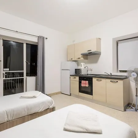 Spacious Num1 House In Swieqi - Sleeps 18 W/wifi By 360 Estates Διαμέρισμα Is-Swieqi