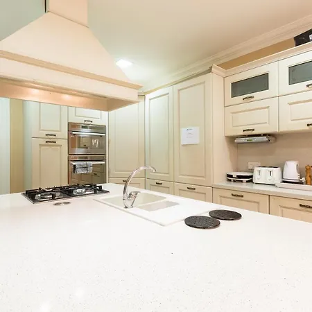 Spacious Num1 House In Swieqi - Sleeps 18 W/wifi By 360 Estates * Is-Swieqi