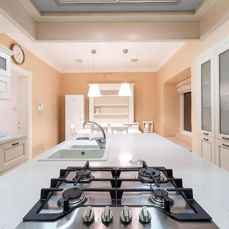 Apartment Spacious Num1 House In Swieqi - Sleeps 18 W/wifi By 360 Estates